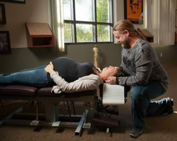 woman receiving prenatal massage